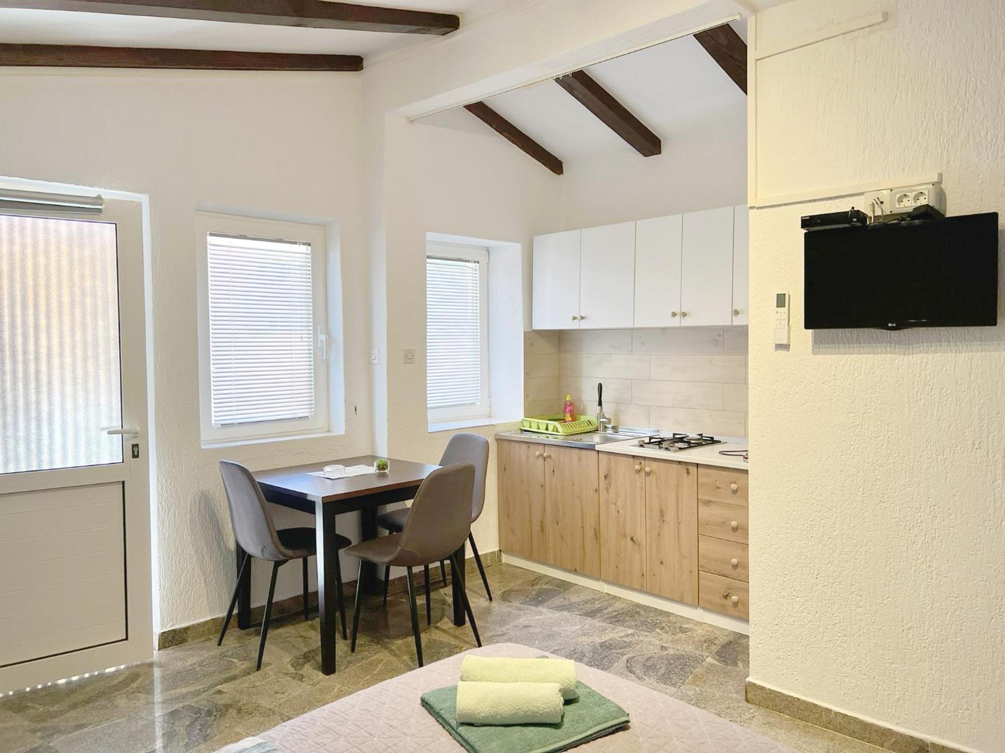 Apartments Ares ロヴィニ エクステリア 写真
