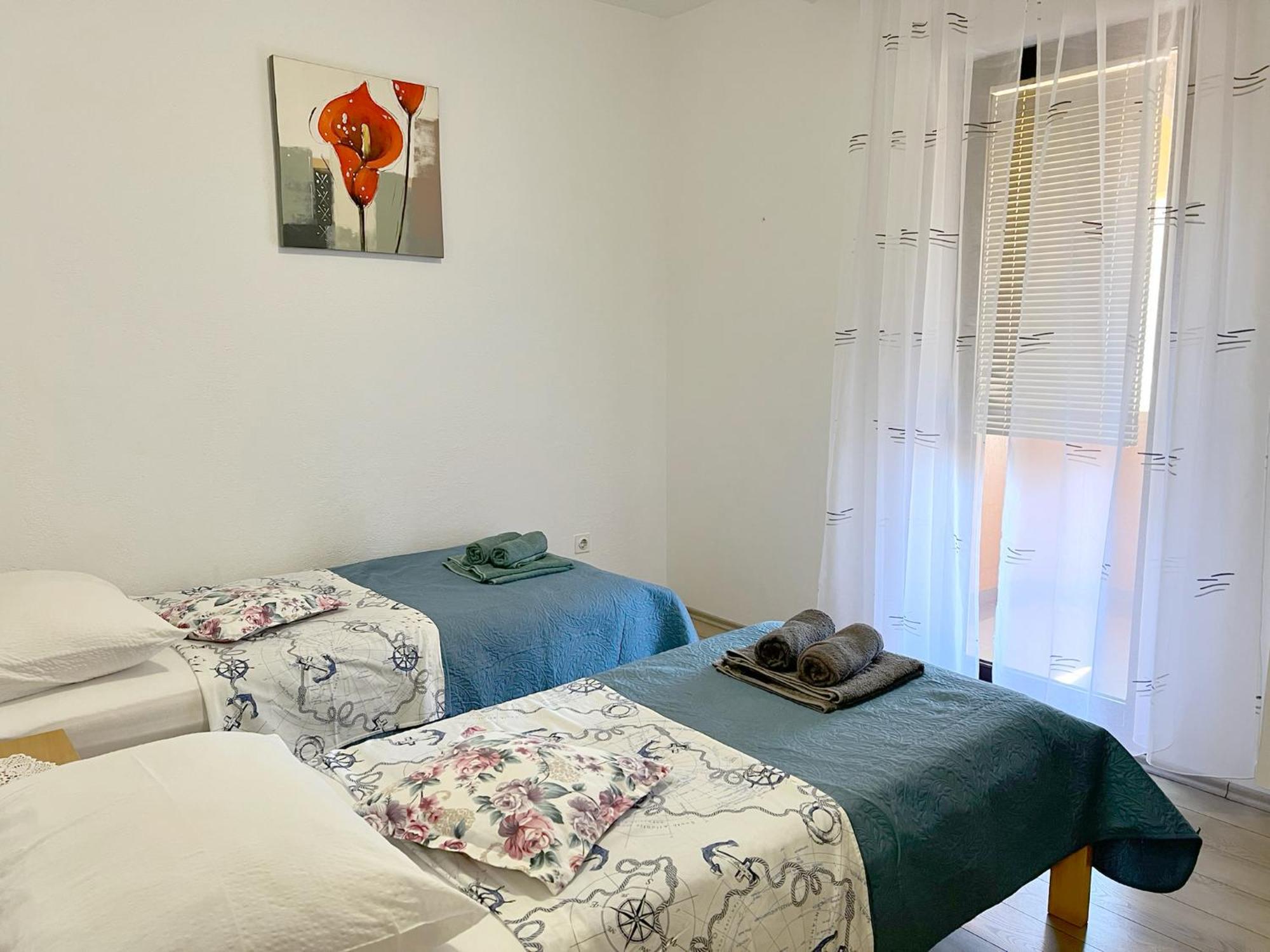 Apartments Ares ロヴィニ エクステリア 写真
