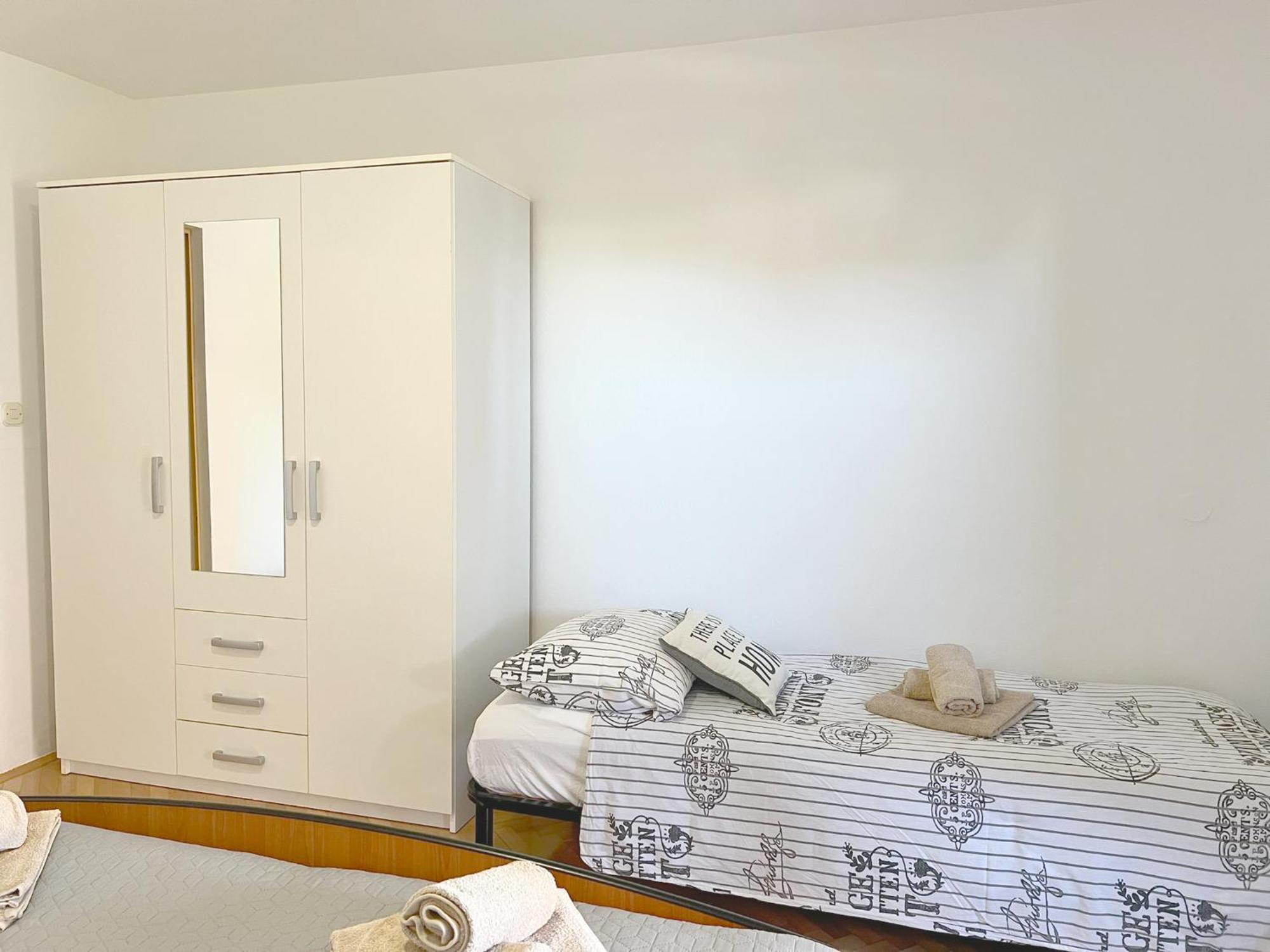 Apartments Ares ロヴィニ エクステリア 写真