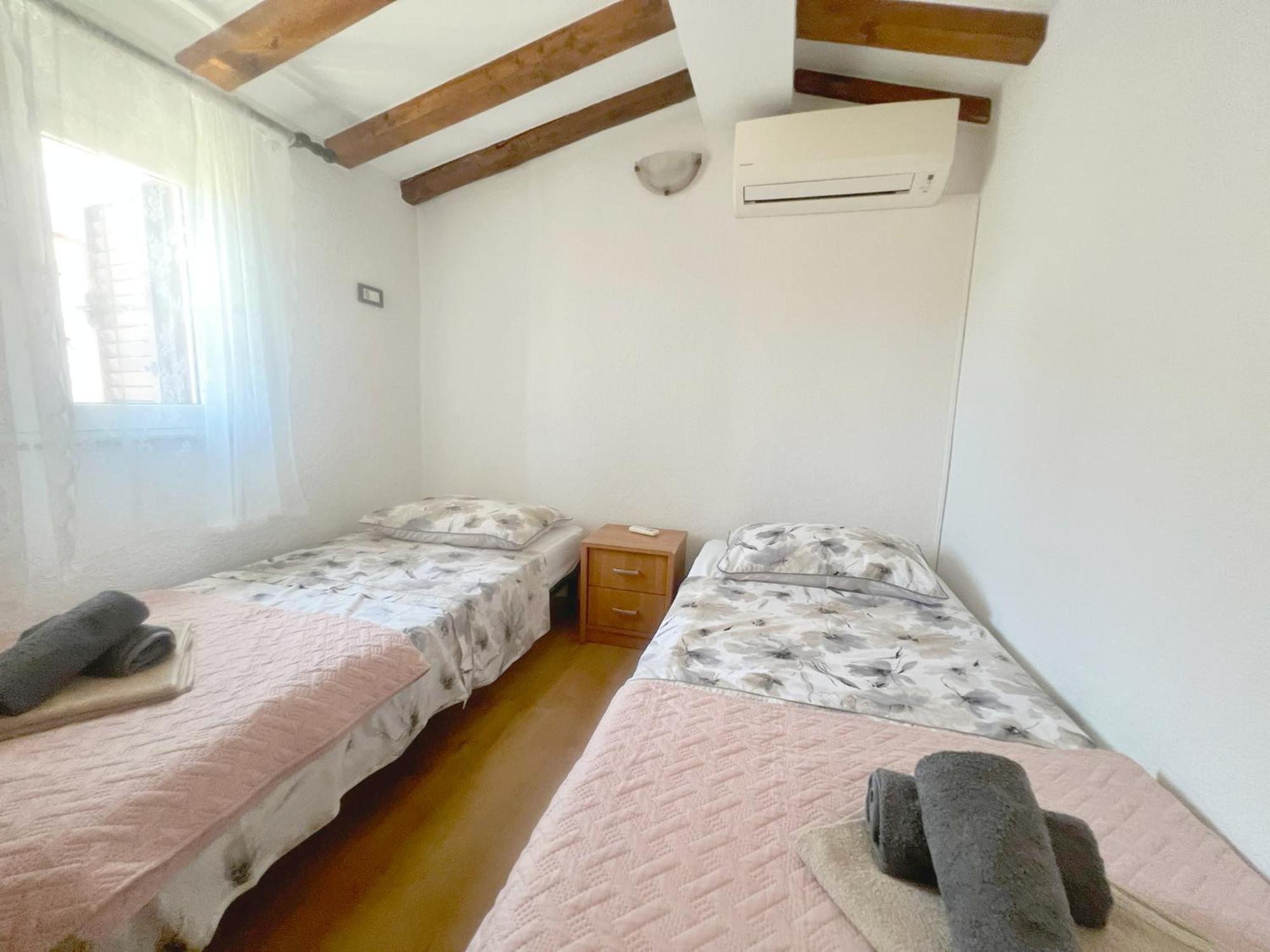 Apartments Ares ロヴィニ エクステリア 写真