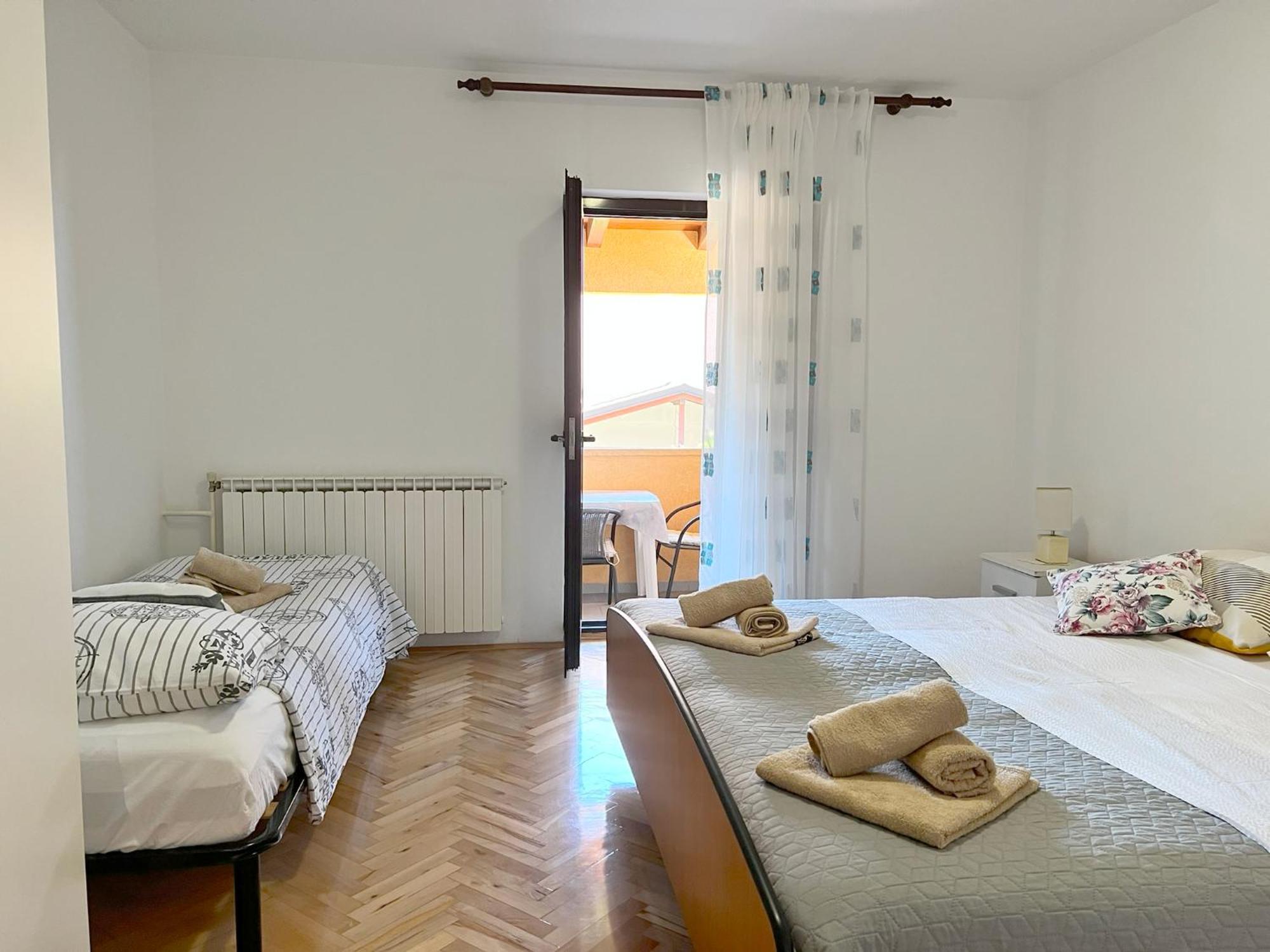 Apartments Ares ロヴィニ エクステリア 写真