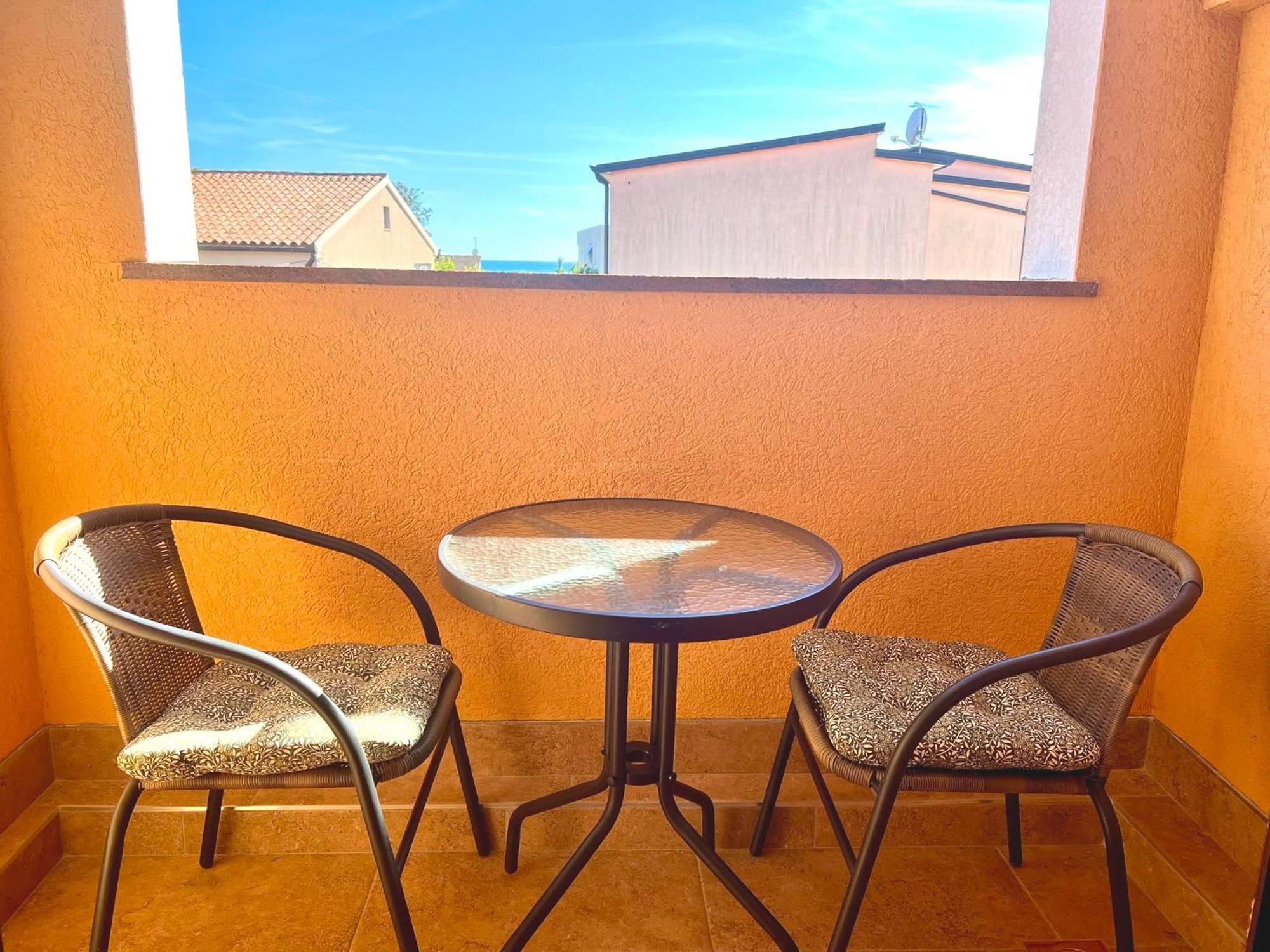 Apartments Ares ロヴィニ エクステリア 写真