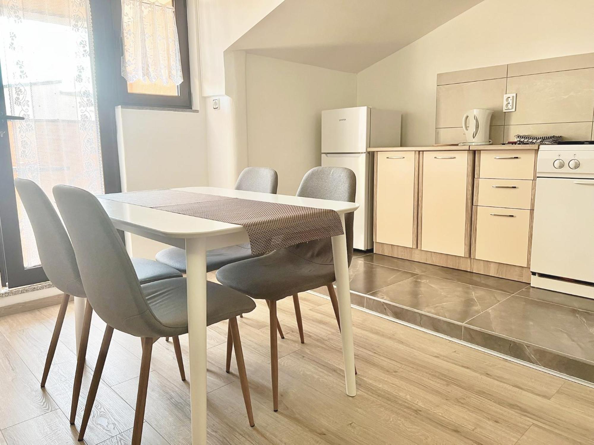 Apartments Ares ロヴィニ エクステリア 写真