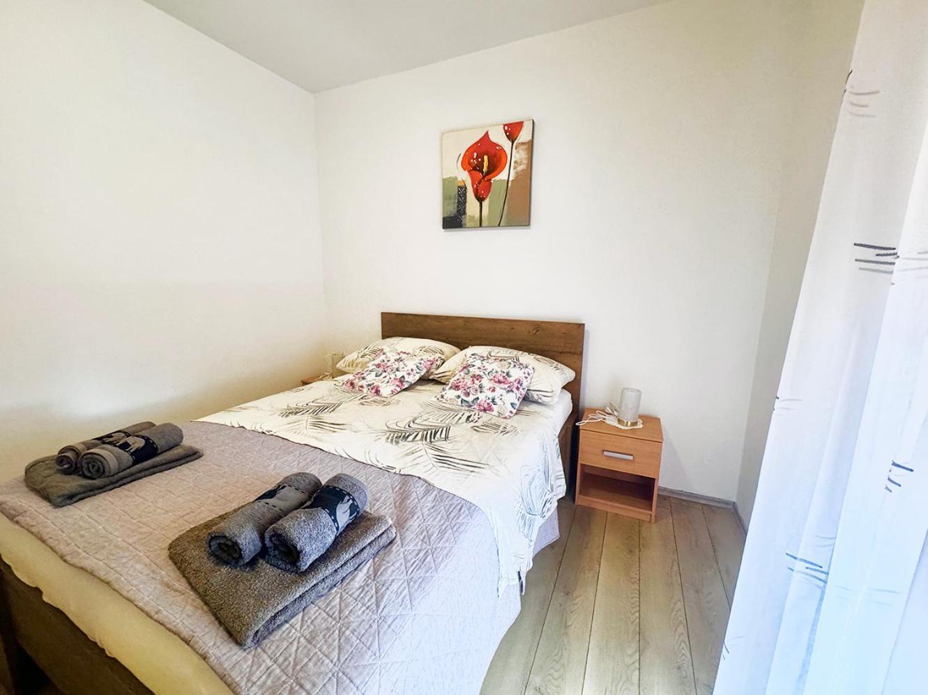 Apartments Ares ロヴィニ エクステリア 写真