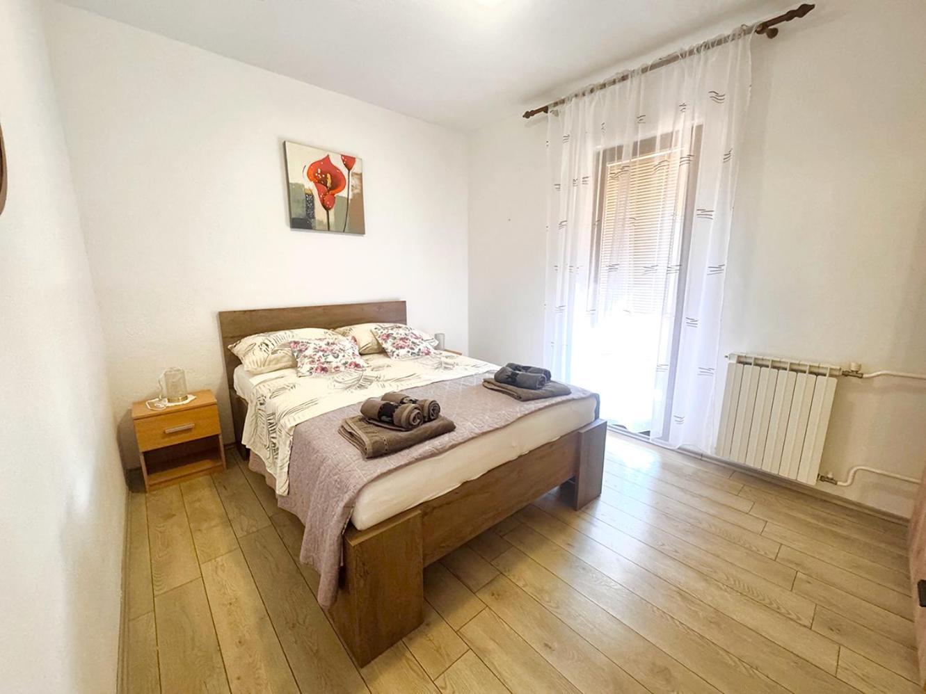 Apartments Ares ロヴィニ エクステリア 写真