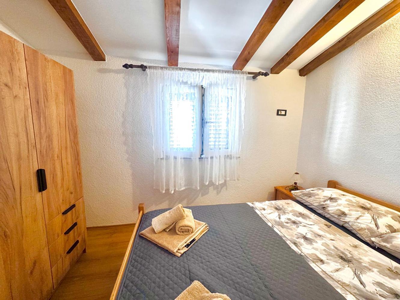 Apartments Ares ロヴィニ エクステリア 写真