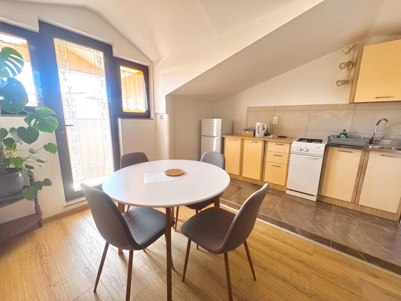 Apartments Ares ロヴィニ エクステリア 写真