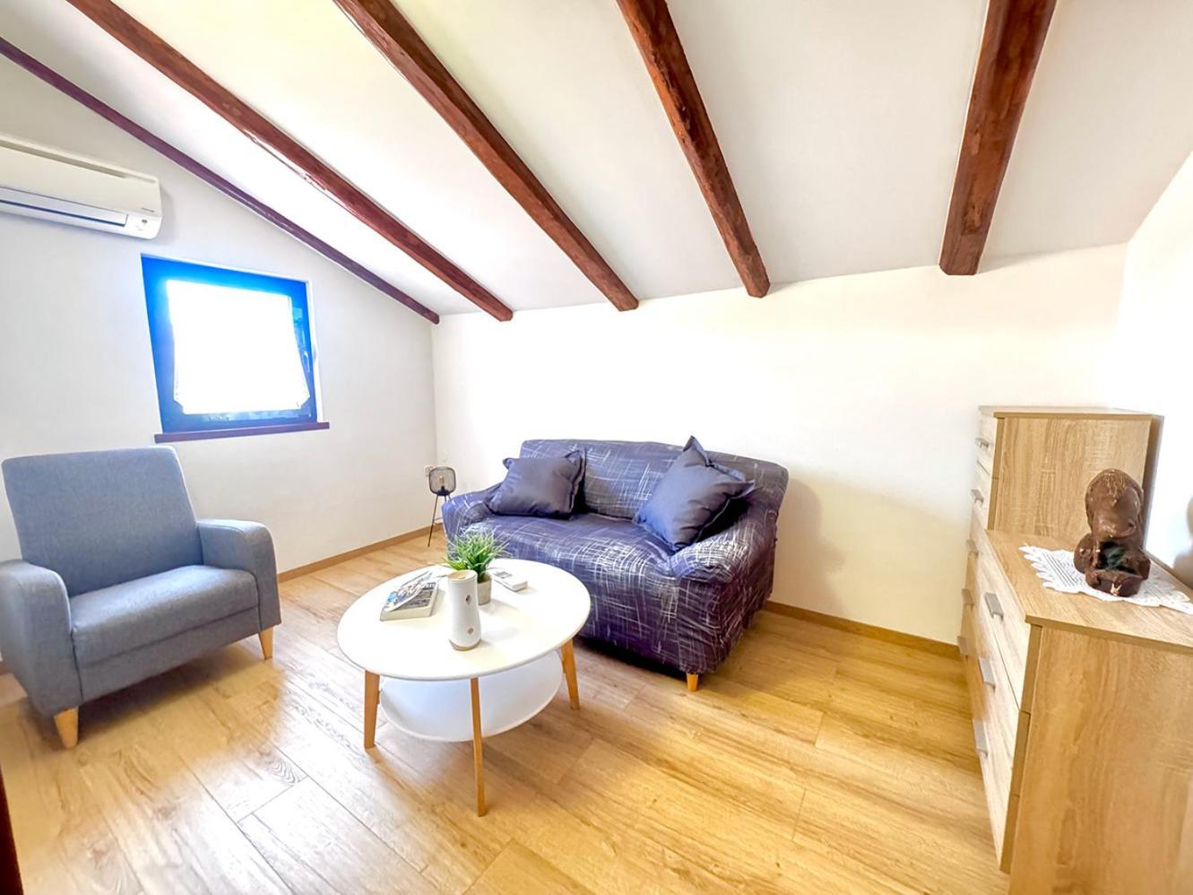 Apartments Ares ロヴィニ エクステリア 写真